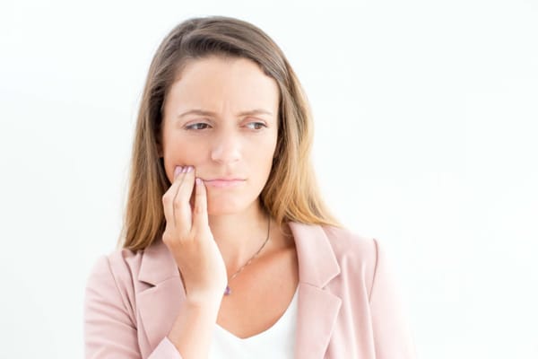 Cárie e doenças periodontais pela Germânica Heilkunde
